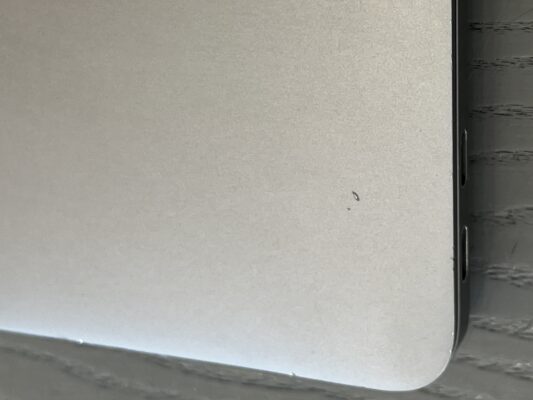 MacBook grado A- dettaglio estetico